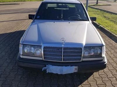 Gebraucht Mercedes 300 143 PS (105 kW) 1988 Grau Limousine