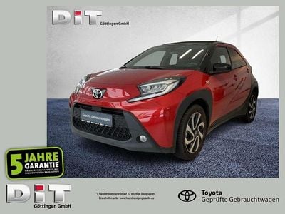 Chili red (3u4)/ black mica (2 Gebraucht 2024 Toyota Aygo Team Kleinwagen | 16.490 € (Fairer Preis)