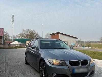Gebraucht BMW 318 143 PS (105 kW) 2009 Grau Kombi