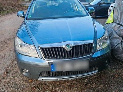 Blau Gebraucht 2012 Skoda Octavia Scout 4x4 Kombi | 5.200 € (Fairer Preis)