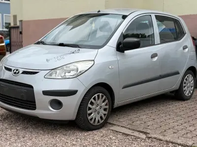 Gebraucht Hyundai i10 67 PS (49 kW) 2011 Silber Kleinwagen