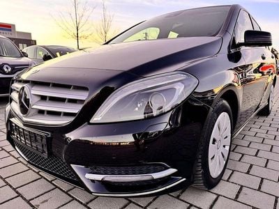 Schwarz Gebraucht 2012 Mercedes B200 Van / Kleinbus | 8.999 € (Guter Preis)
