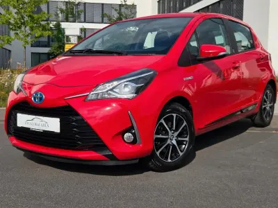 Gebraucht Toyota Yaris Hybrid Team 101 PS (74 kW) 2018 Rot Kleinwagen
