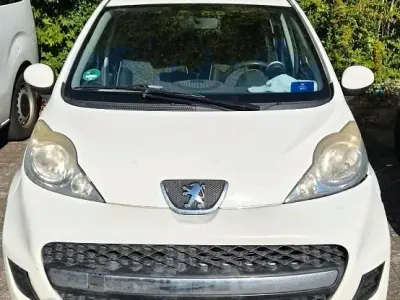 Gebraucht Peugeot 107 68 PS (50 kW) 2011 Weiß Kleinwagen