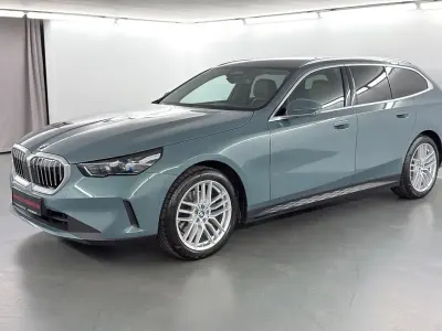 Gebraucht BMW 520 Sport Line 197 PS (144 kW) 2025 Grün Limousine