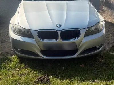 Gebraucht BMW 318 143 PS (105 kW) 2009 Grau Kombi