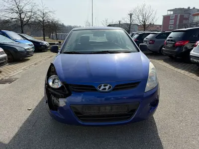 Gebraucht Hyundai i20 77 PS (56 kW) 2009 Blau Kleinwagen