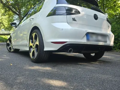 Gebraucht VW Golf VII LOUNGE 110 PS (80 kW) 2015 Limousine