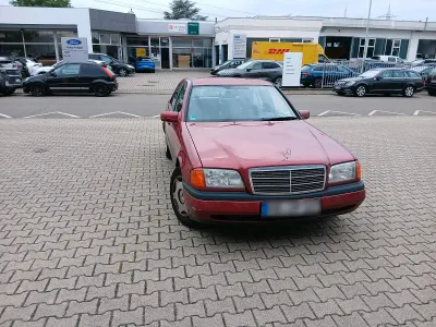 Gebraucht Mercedes C180 122 PS (89 kW) 1994 Rot Limousine
