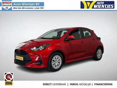 Gebraucht Toyota Yaris Hybrid Active 91 PS (66 kW) 2022 Rot Limousine