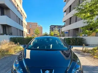 Gebraucht Peugeot 308 CC Active 156 PS (114 kW) 2013 Schwarz Cabrio