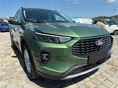 Neu Ford Kuga Titanium 186 PS (136 kW) 2026 Burstinggrün metallic burstinggrün metallic SUV