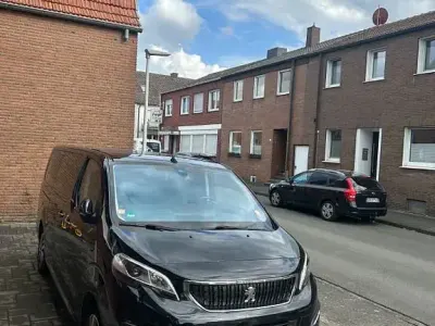 Gebraucht Peugeot Traveller Business-Line 177 PS (130 kW) 2019 Schwarz Van / Kleinbus