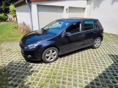 Gebraucht VW Golf VI 105 PS (77 kW) 2011 Schwarz Kleinwagen