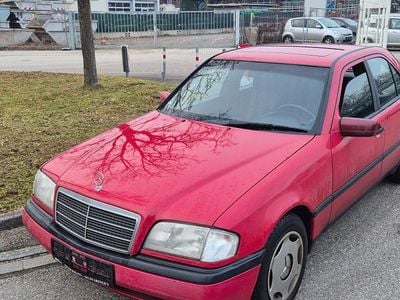 Rot Gebraucht 1994 Mercedes C180 Limousine | 1.300 €