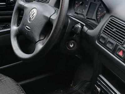 Weiß Gebraucht 2002 VW Golf Limousine | 1.100 € (Fairer Preis)