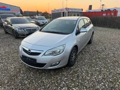 Gebraucht Opel Astra 95 PS (69 kW) 2011 Grau Kombi