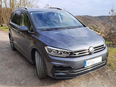 Grau Gebraucht 2019 VW Touran Highline Van / Kleinbus | 24.000 € (Fairer Preis)