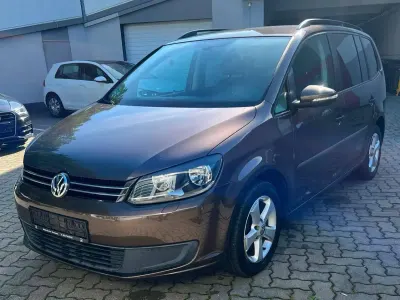 Gebraucht VW Touran Trendline 140 PS (102 kW) 2011 Toffeebraun metallic Van / Kleinbus