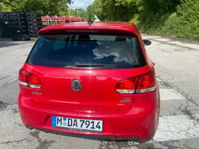 Używany VW Golf VII Match 105 KM (77 kW) 2012 Czerwony Sedan/Limuzyna