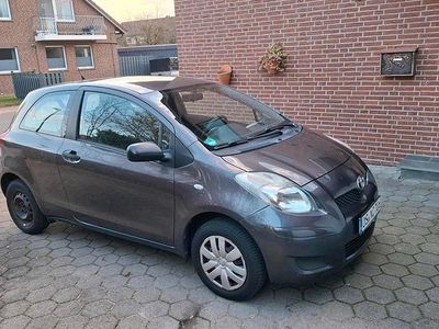 Gebraucht Toyota Yaris 69 PS (50 kW) 2009 Grau Kleinwagen