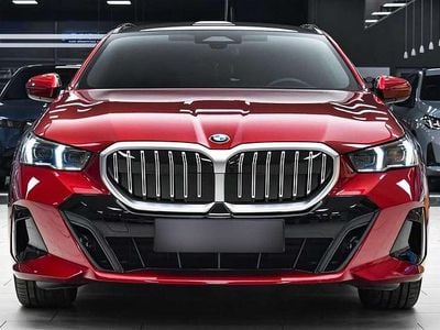Gebraucht BMW 520 M Sport 197 PS (144 kW) 2024 Dragon fire rot metallic Kombi