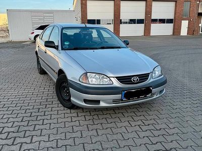 Gebraucht Toyota Avensis 129 PS (94 kW) 2001 Silber Limousine