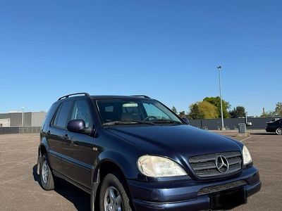 Second-hand Mercedes ML270 163 CP (119 kW) 2000 Albastru SUV