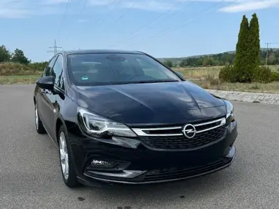 Gebraucht Opel Astra Dynamic 105 PS (77 kW) 2017 Schwarz Limousine