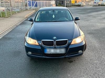 Gebraucht BMW 320 170 PS (125 kW) 2008 Blau Limousine