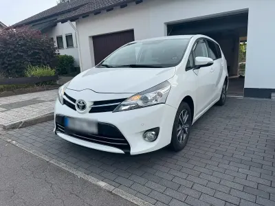 Gebraucht Toyota Verso 112 PS (82 kW) 2014 Weiß Van / Kleinbus