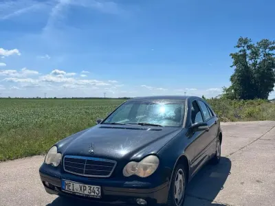Używany Mercedes 190 140 KM (102 kW) 2003 Czarny Sedan/Limuzyna