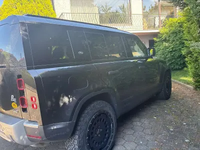 Gebraucht Land Rover Defender Basis 200 PS (147 kW) 2020 Santorini black SUV