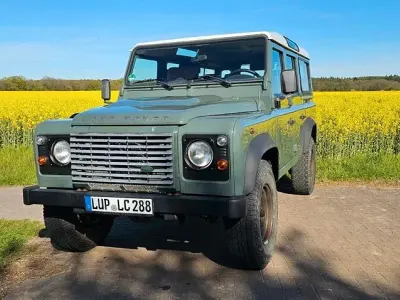 Second-hand Land Rover Defender 122 CP (89 kW) 2009 Verde Break