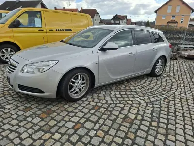 Gebraucht Opel Insignia Edition 140 PS (102 kW) 2011 Silber Kombi