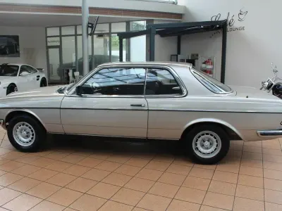 Gebraucht Mercedes 230 136 PS (100 kW) 1984 Grau Coupé