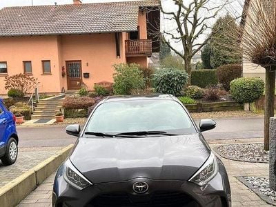 Gebraucht Toyota Yaris Hybrid Club 116 PS (85 kW) 2020 Grau Kleinwagen