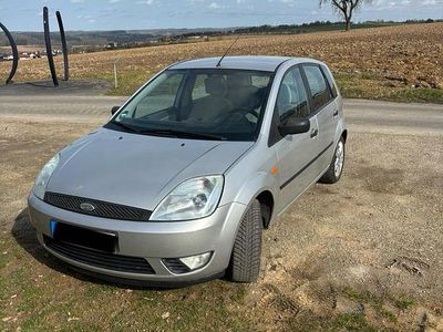 Usata Ford Fiesta 100 CV (73 kW) 2003 Grigio Utilitaria