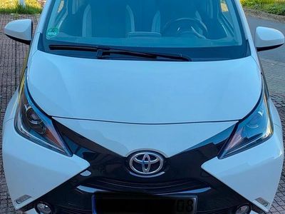Usata Toyota Aygo X-play 67 CV (49 kW) 2016 Bianco Utilitaria