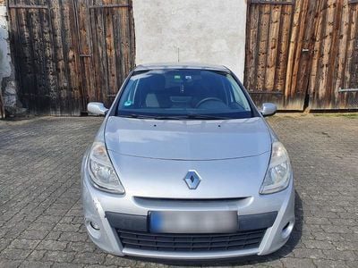 Gebraucht Renault Clio II 86 PS (63 kW) 2010 Silber Kleinwagen