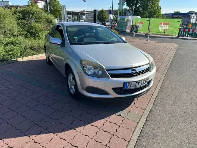 Gebraucht Opel Astra GTC 90 PS (66 kW) 2008 Silber Limousine