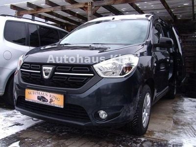 Grau "comete" Gebraucht 2020 Dacia Dokker Comfort Van / Kleinbus | 13.500 € (Fairer Preis)