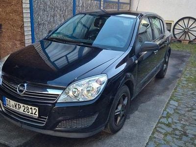 Usata Opel Astra Edition 140 CV (102 kW) 2009 Nero Berlina