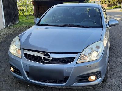 Second-hand Opel Vectra 105 CP (77 kW) 2006 Argintiu Berlinǎ