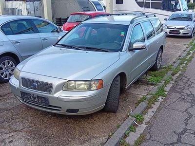 Grau Gebraucht 2007 Volvo V70 Momentum Kombi | 1.000 €
