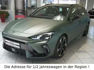 Neu Cupra Leon VZ 333 PS (244 kW) 2026 Grün Limousine