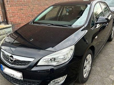 Usata Opel Astra Design Edition 95 CV (69 kW) 2011 Nero Berlina