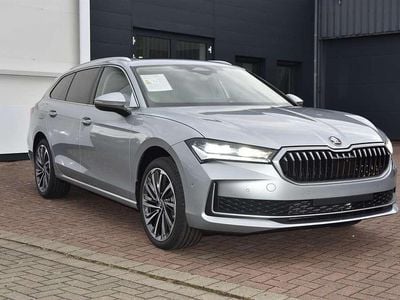 Neu Skoda Superb LAURIN & KLEMENT 204 PS (150 kW) 2025 Aluminium silber metallic Kombi