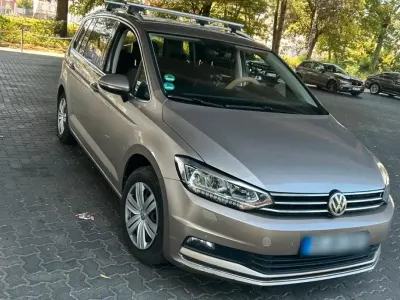 Gebraucht VW Touran 150 PS (110 kW) 2017 Gold Van / Kleinbus