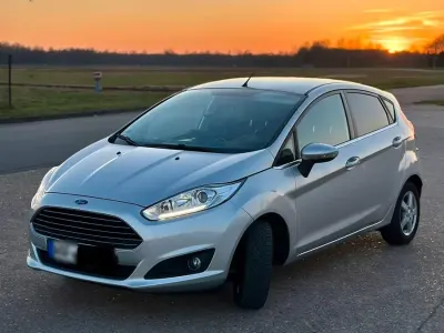 Gebraucht Ford Fiesta 101 PS (74 kW) 2013 Silber Kleinwagen